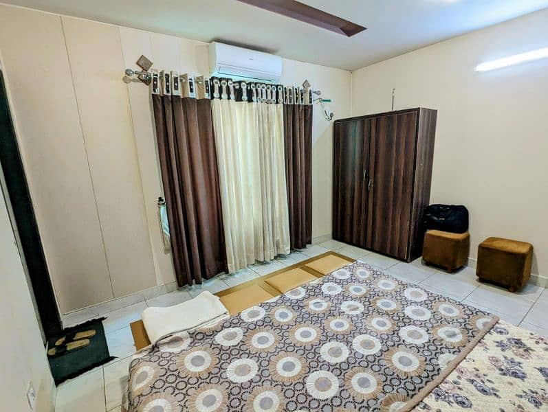 Luxury 1Bed apartment avail for daily basis rent 4