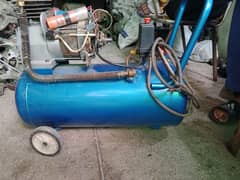 ITALIAN air compressor, 30 liters tank , 120 pounds