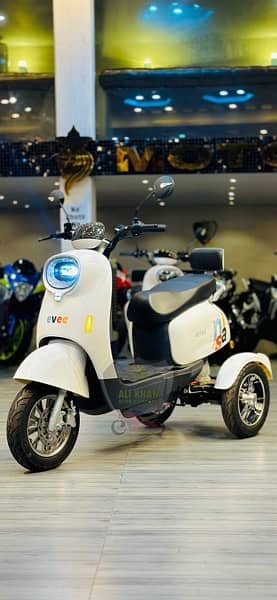 3 Wheel Scooty Three Wheel SCOOTER EVEE RAMZA METRO A7 Q70 NISA 3 0