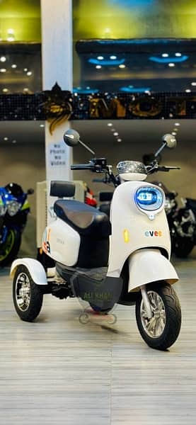 3 Wheel Scooty Three Wheel SCOOTER EVEE RAMZA METRO A7 Q70 NISA 3 1