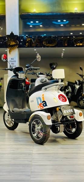 3 Wheel Scooty Three Wheel SCOOTER EVEE RAMZA METRO A7 Q70 NISA 3 2