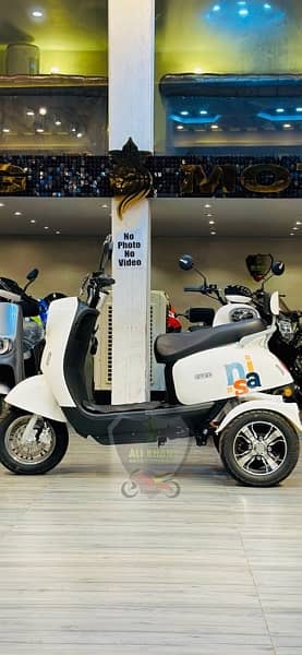 3 Wheel Scooty Three Wheel SCOOTER EVEE RAMZA METRO A7 Q70 NISA 3 3