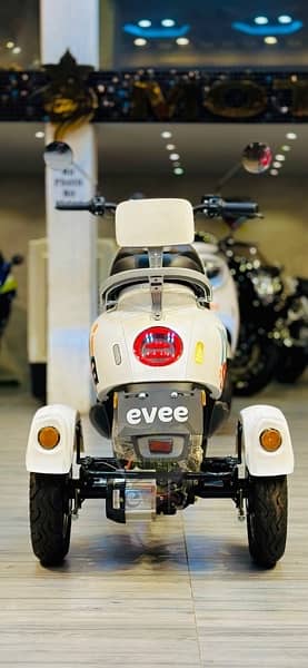 3 Wheel Scooty Three Wheel SCOOTER EVEE RAMZA METRO A7 Q70 NISA 3 5