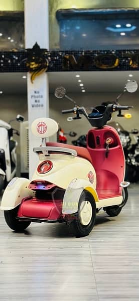 3 Wheel Scooty Three Wheel SCOOTER EVEE RAMZA METRO A7 Q70 NISA 3 8