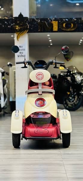 3 Wheel Scooty Three Wheel SCOOTER EVEE RAMZA METRO A7 Q70 NISA 3 9