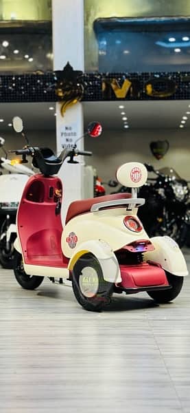 3 Wheel Scooty Three Wheel SCOOTER EVEE RAMZA METRO A7 Q70 NISA 3 10