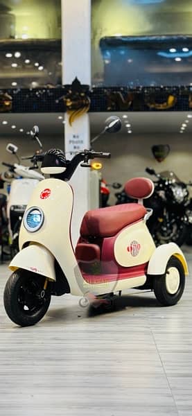 3 Wheel Scooty Three Wheel SCOOTER EVEE RAMZA METRO A7 Q70 NISA 3 12