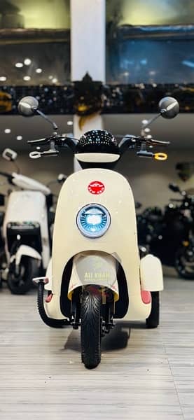 3 Wheel Scooty Three Wheel SCOOTER EVEE RAMZA METRO A7 Q70 NISA 3 14