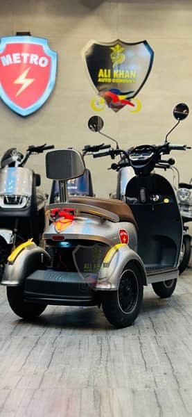 3 Wheel Scooty Three Wheel SCOOTER EVEE RAMZA METRO A7 Q70 NISA 3 18