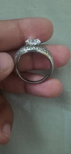 chandi mens ring new he gift ma Mili thi ma pehanta nahi hu