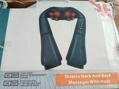 SHIATSU NECK AND BACK MASSAGER WITH HEAT