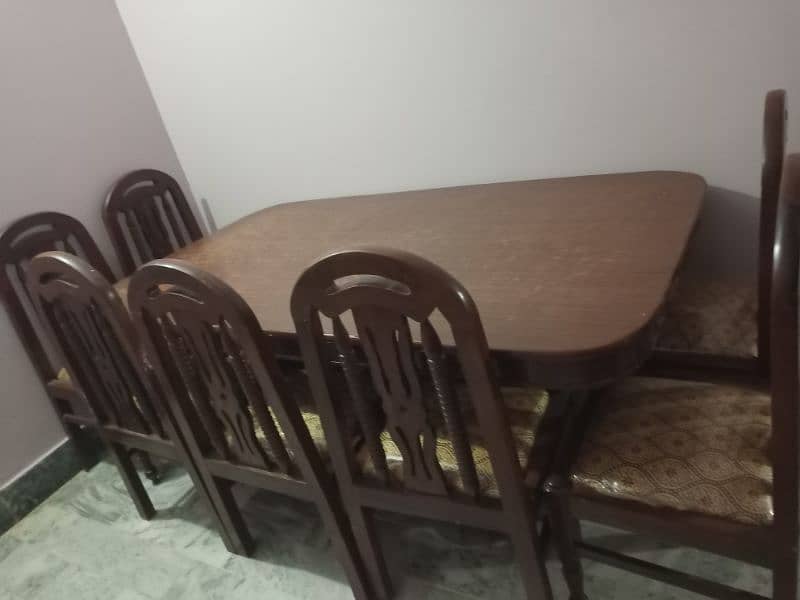 8 Seater Dining Table for sale on urgent basis 4