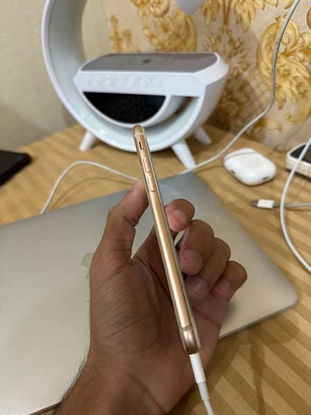 iPhone 8 pta approved 64 gb. 4