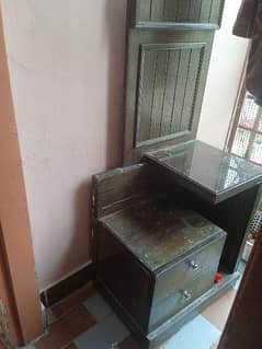used dressing table and one side table for sale urgently