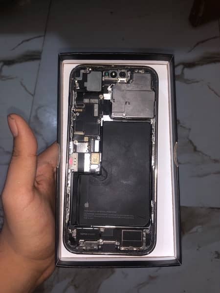 iphone 14 pro max water damage 2