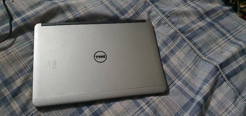 DELL LATITUDE  E7240  i5-4th Gen 8gb ram 256GB SSD original charger 3