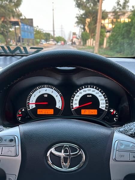 Toyota Corolla Altis 2013 5