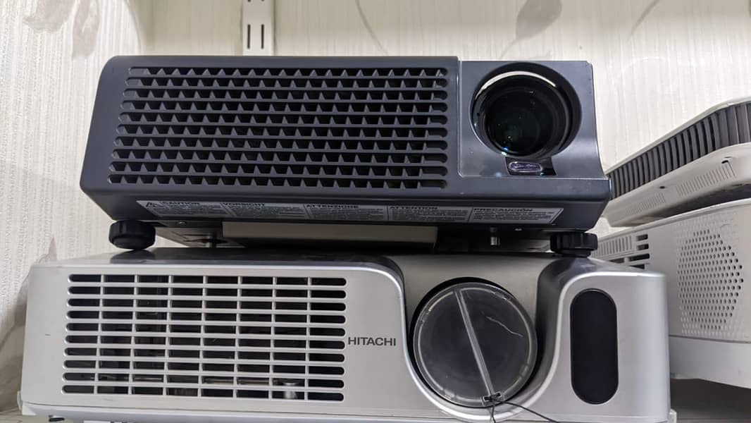 Multimedia Projector 4