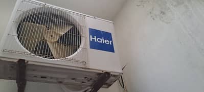 a perfect condition non inverter ac in excellent condition