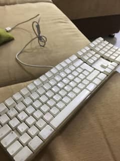 Original apple keyboard (Limited Edition Of Apple)