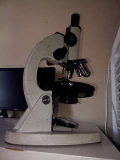 Microscope