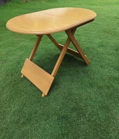 Foldable compact wood table