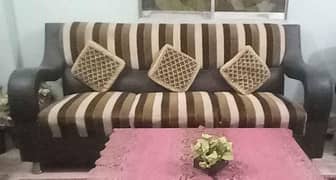 Complete sofa set seven seater used like new (7 seater)