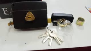 main Gate lock Ghar ke darvaze ka lock