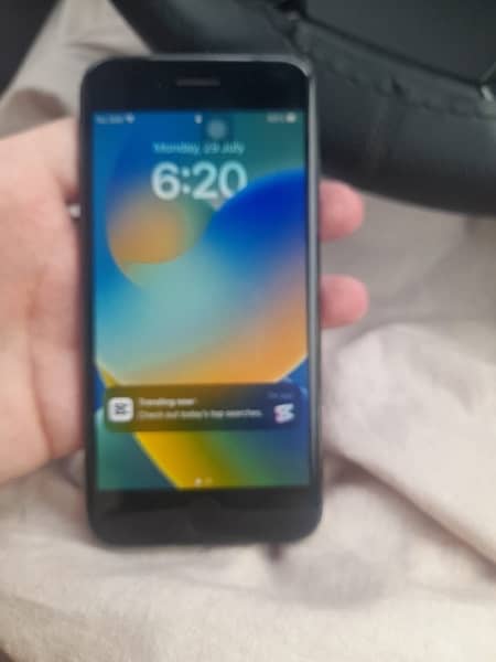 iphone 8 water proof 10/10 condition urgent sale! 2