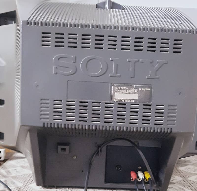 Sony TV, 21 inch in Excellent condition & Bright color screen 3