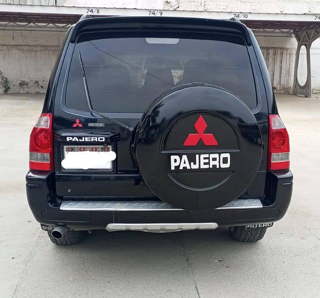 Mitsubishi Pajero 2005 1