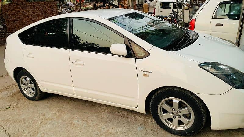 Toyota Prius 1500 cc 1