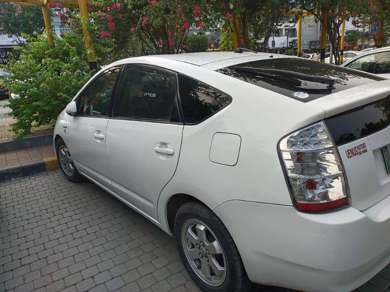 Toyota Prius 1500 cc 7