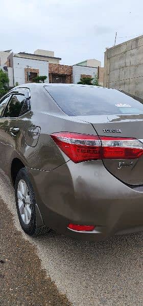 Toyota Corolla Altis Grande CVT-i 1.8 Model 2014. 4