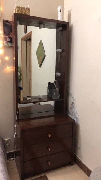 wooden dreasing table for sale with vanity lights