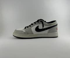 Air Jordan 1 low light smoke gray