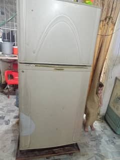 dowlance fridge full size  . condition 10/9 ok condition ha