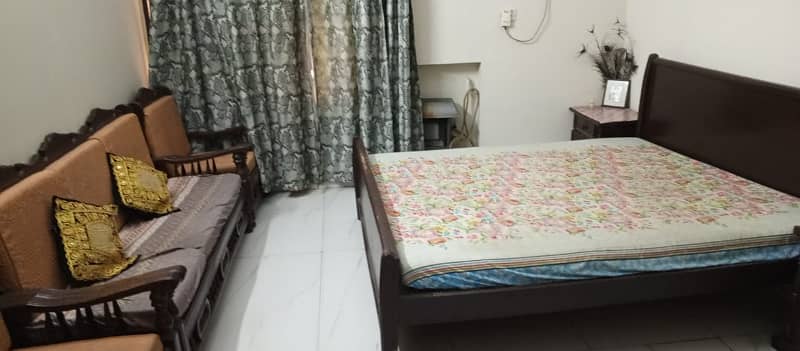 1 kanal facing park full house for rent near UMT lahore 28