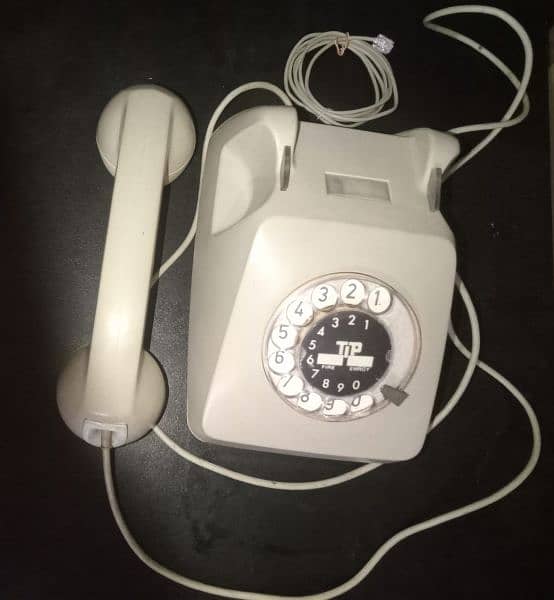 antique telephone set 1