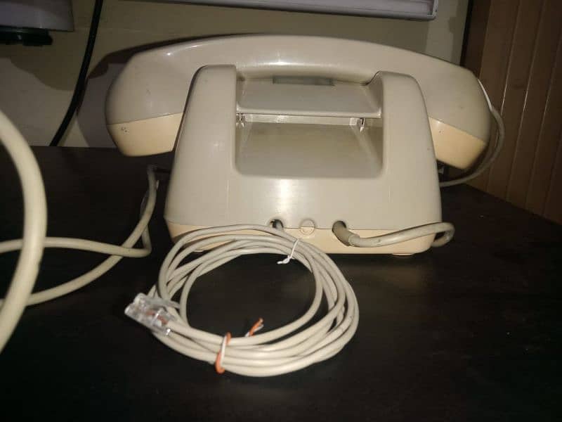 antique telephone set 2