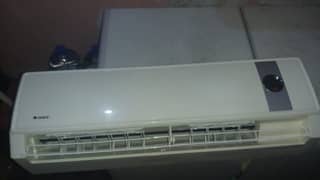 Gree (l) Ton split AC non inverter