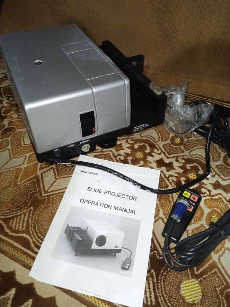 overhead projector and slide projector available (0370-2090709) 12