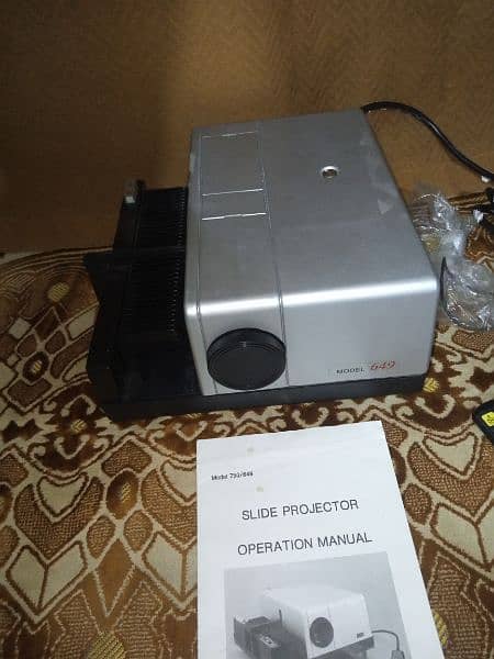 overhead projector and slide projector available (0370-2090709) 17