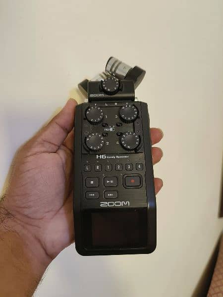 Zoom H6  6-Input / 6-Track Portable Handy Recorder 1