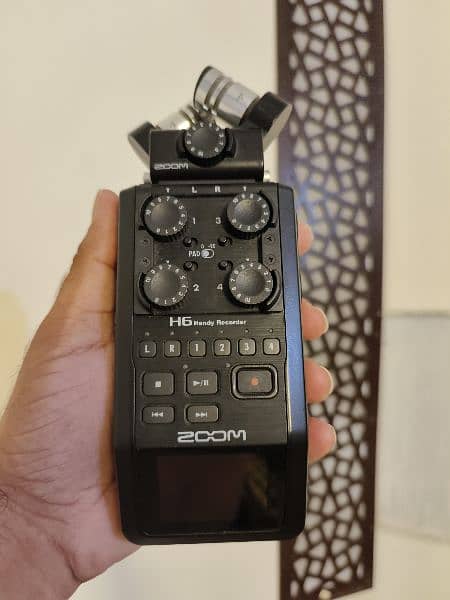 Zoom H6  6-Input / 6-Track Portable Handy Recorder 7