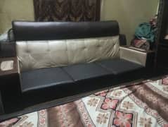 teen seaton wala sofa Hai Ek