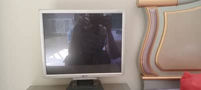 accer 18 inch lcd for sale