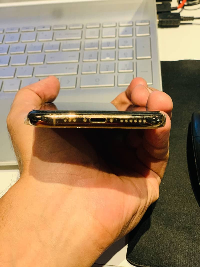 iphone xs 64gb pta approved 4