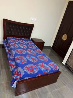 2 single beds with side tables