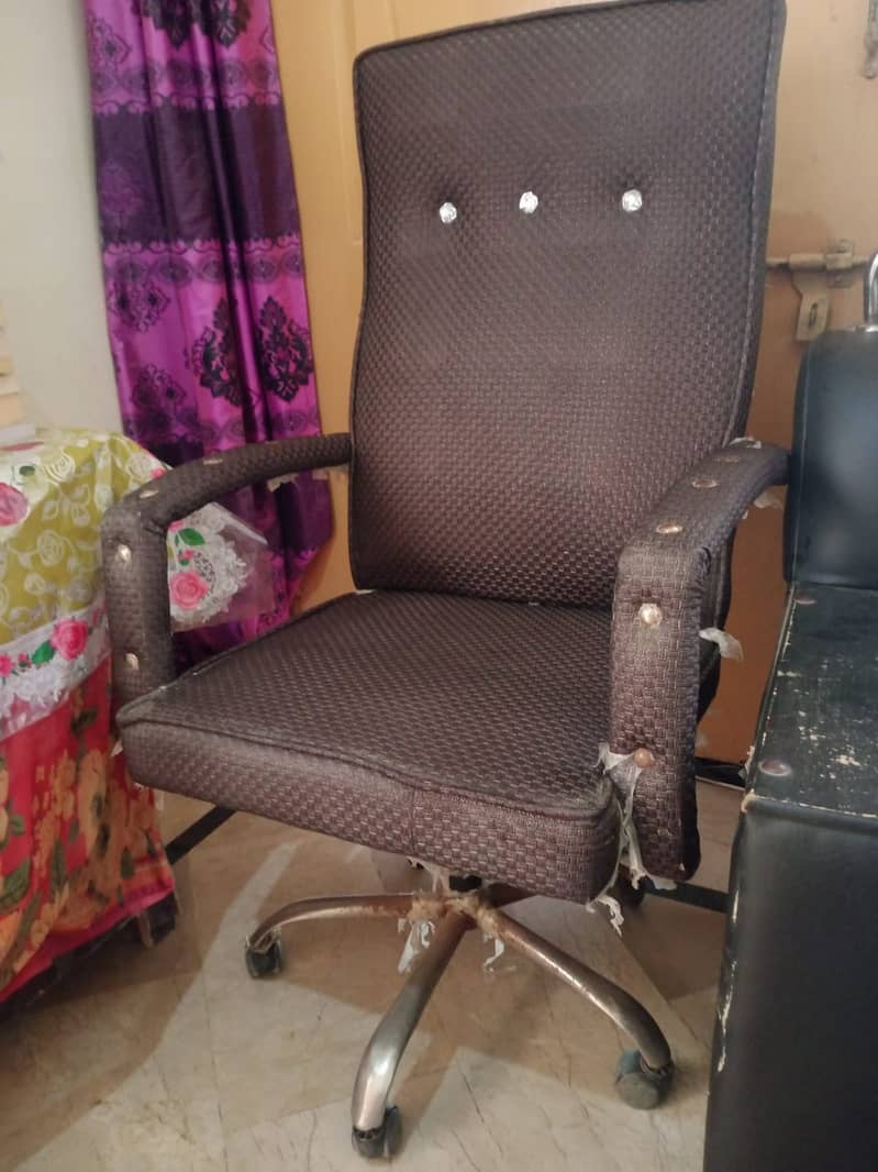 Office Chair For Urgent Sale 0